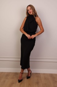 Elegancka sukienka midi z zabudowanym dekoltem czarna