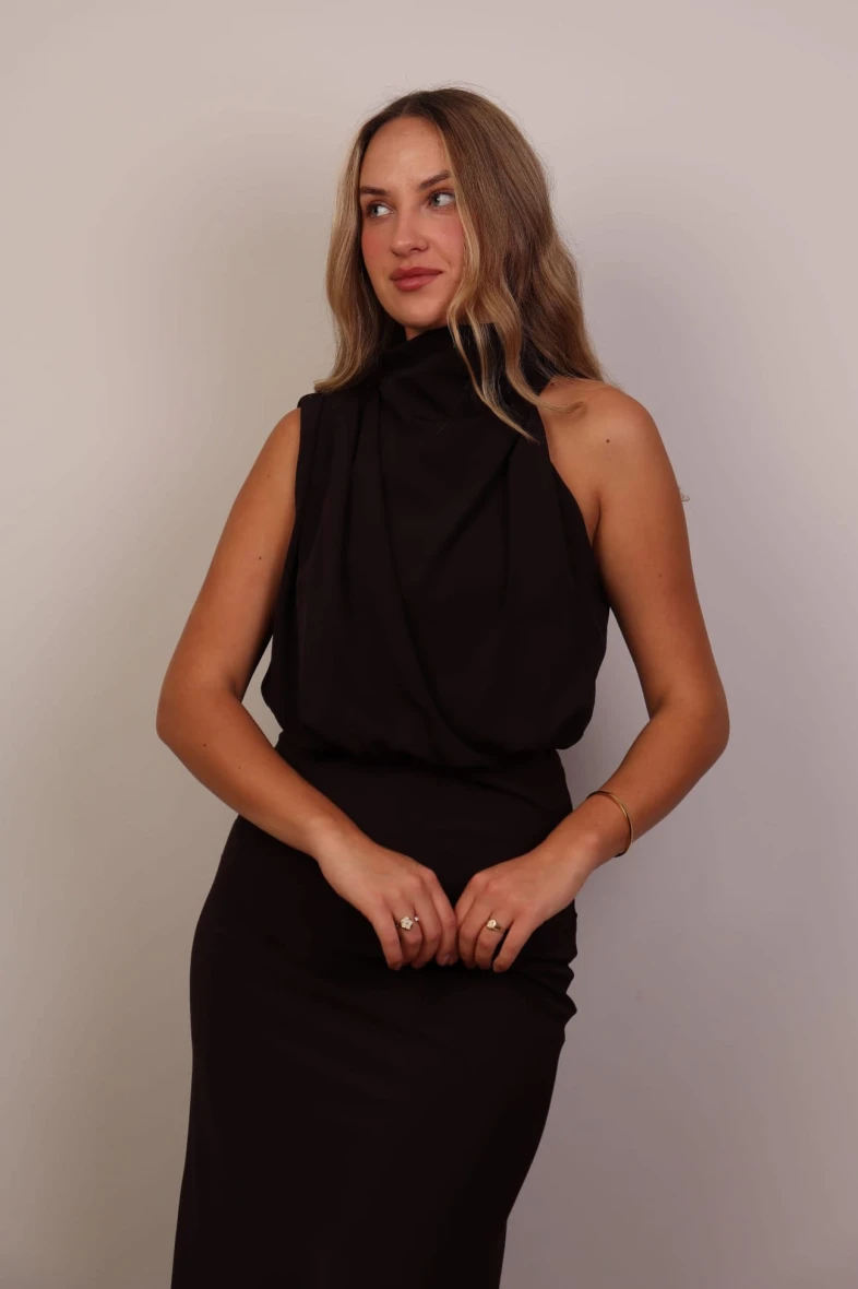 Elegancka sukienka midi z zabudowanym dekoltem czekoladowa