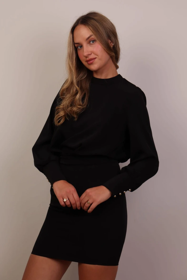 Elegancka sukienka mini z odkrytymi plecami czarna