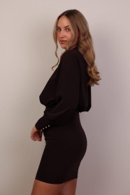 Elegancka sukienka mini z odkrytymi plecami czekoladowa