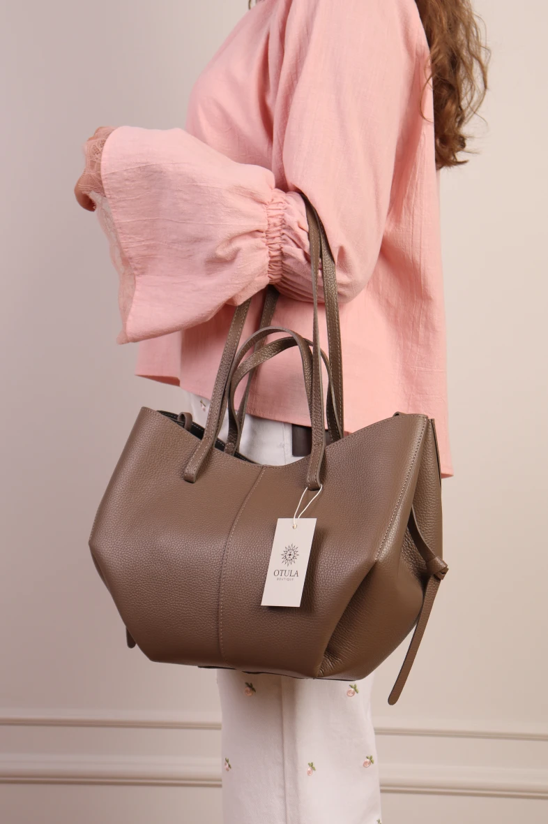 Torebka taupe midi ze skóry naturalnej z kosmetyczką