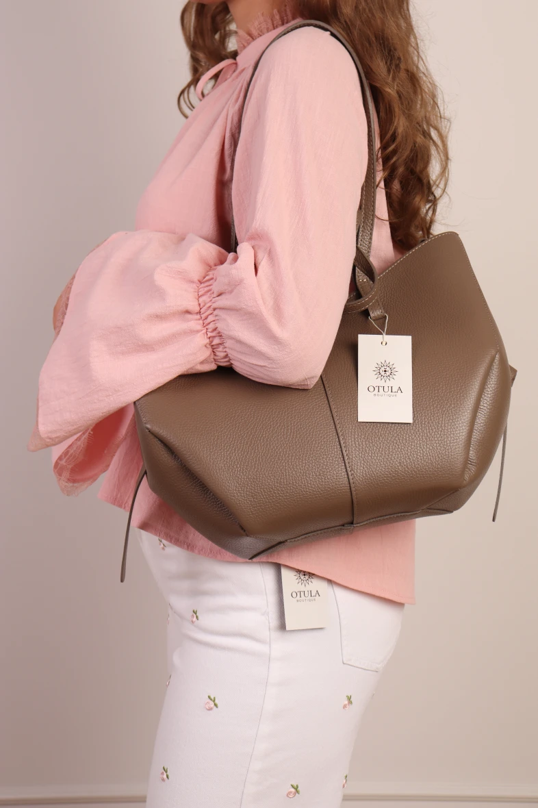 Torebka taupe midi ze skóry naturalnej z kosmetyczką