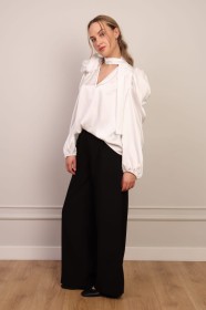 Elegancka bluzka satynowa z różą