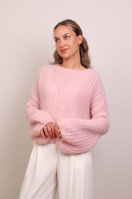 Różowy sweter moherowy 60% moher