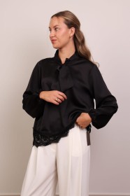 Czarna elegancka bluzka z wiązaniem i koronką