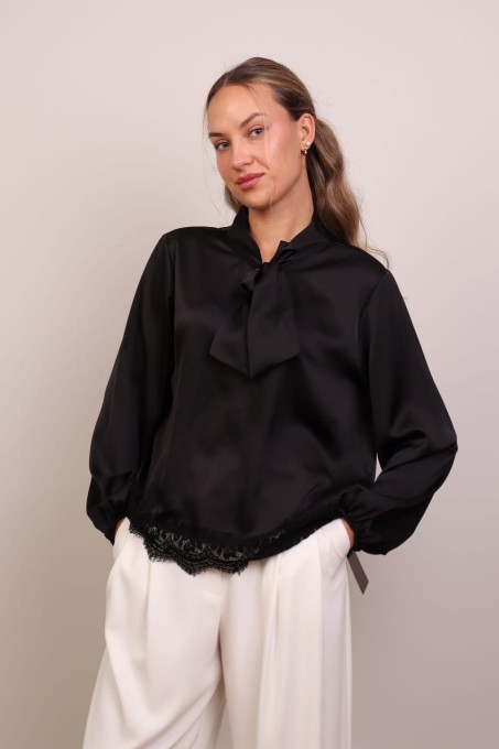 Czarna elegancka bluzka z wiązaniem i koronką