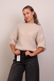 Beżowy puszysty sweter moherowy 60% moher z krótkim rękawem