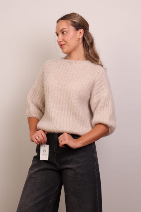 Beżowy puszysty sweter moherowy 60% moher z krótkim rękawem