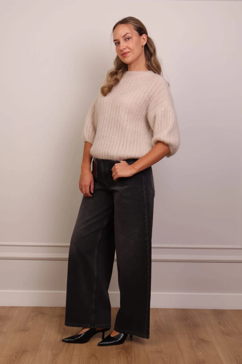 Beżowy puszysty sweter moherowy 60% moher z krótkim rękawem
