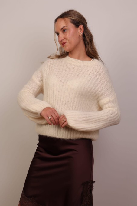 Kremowy puszysty sweter moherowy 60% moher