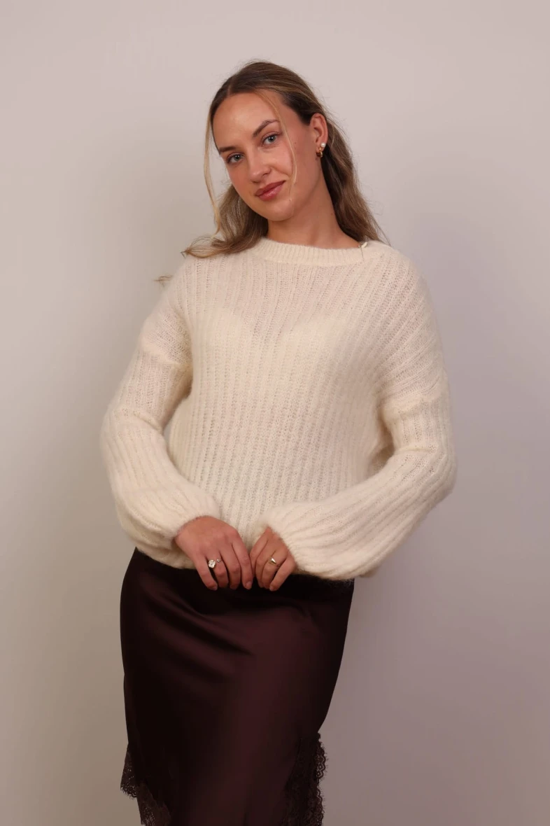 Kremowy puszysty sweter moherowy 60% moher