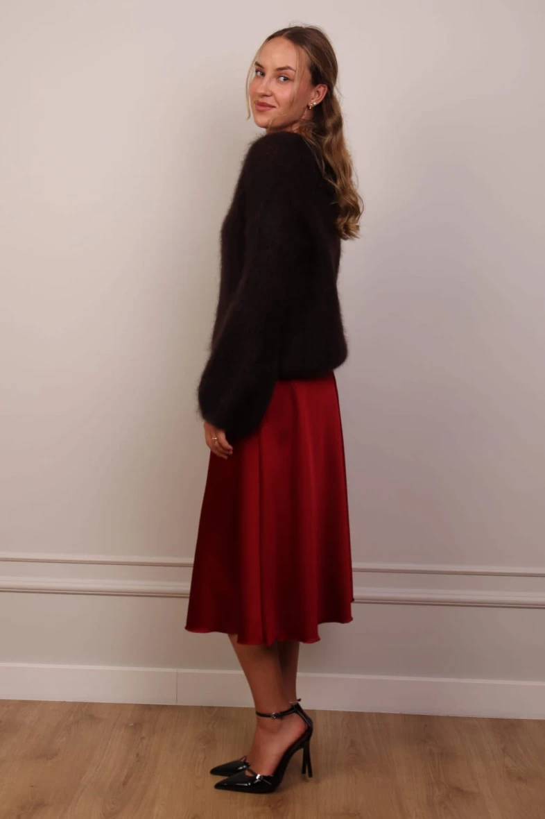 Elegancka czerwona spódnica midi z wiskozy
