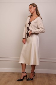 Elegancka kremowa spódnica midi z wiskozy